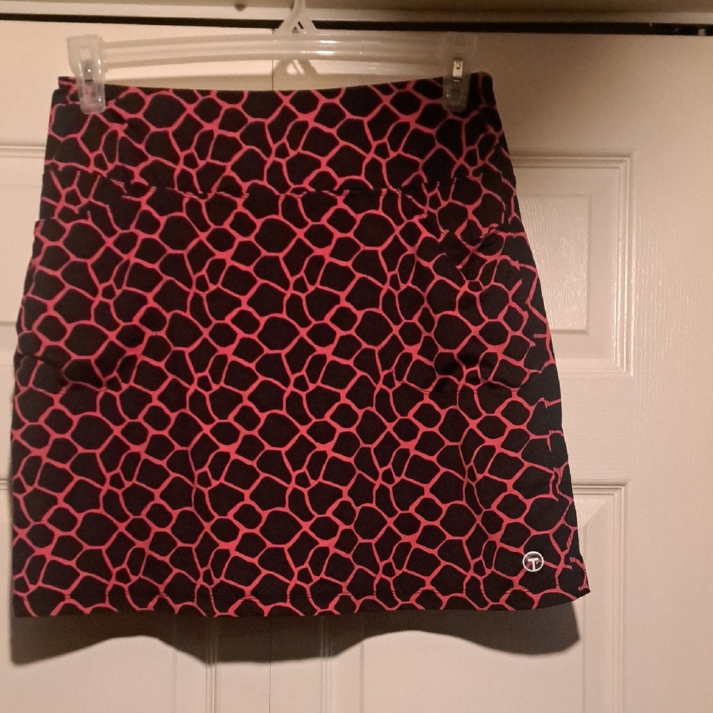 💕 Fuchsia & Black Patterned Stretch. Skirt With spandex built in shorts Loose f